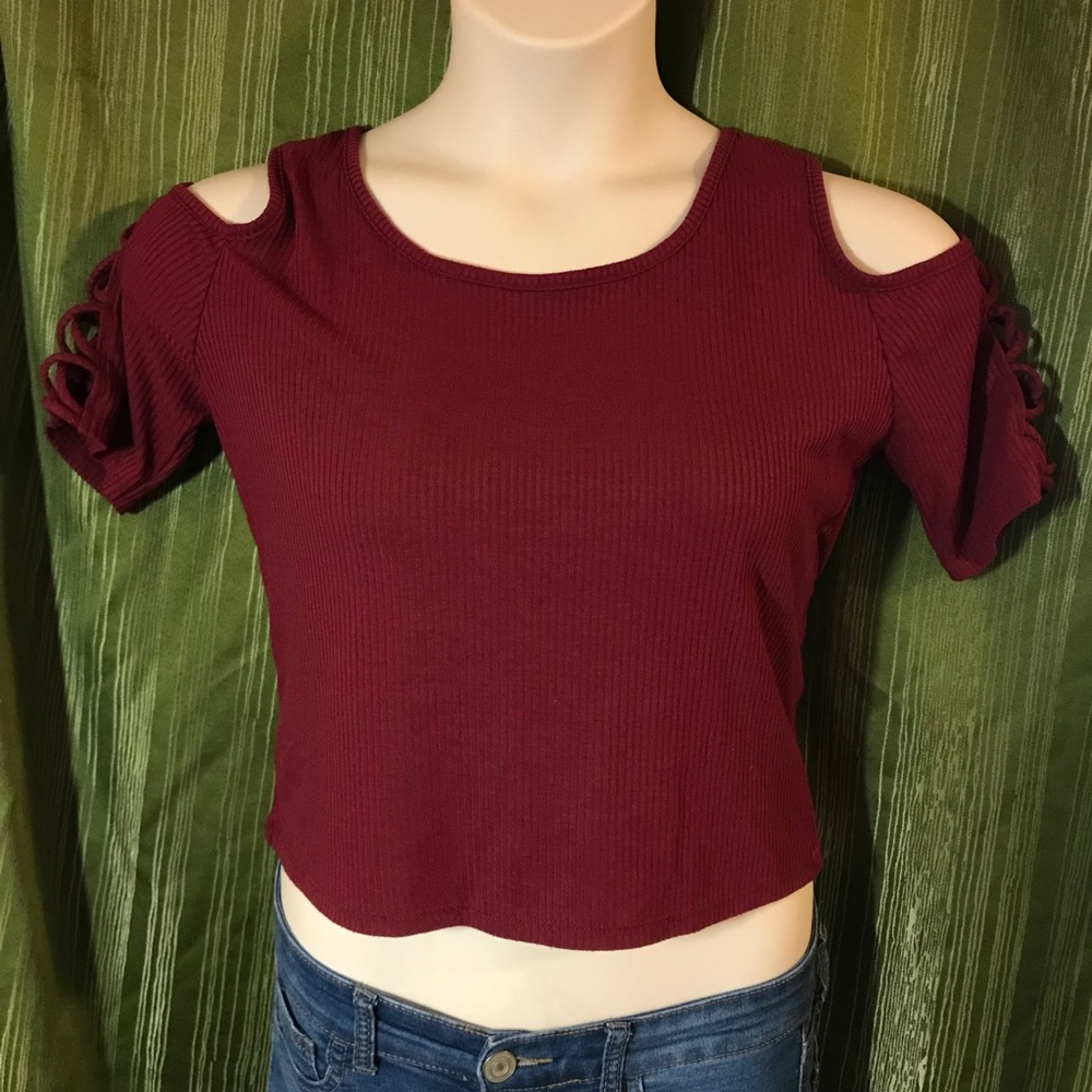 Juniors burgundy crop tee
